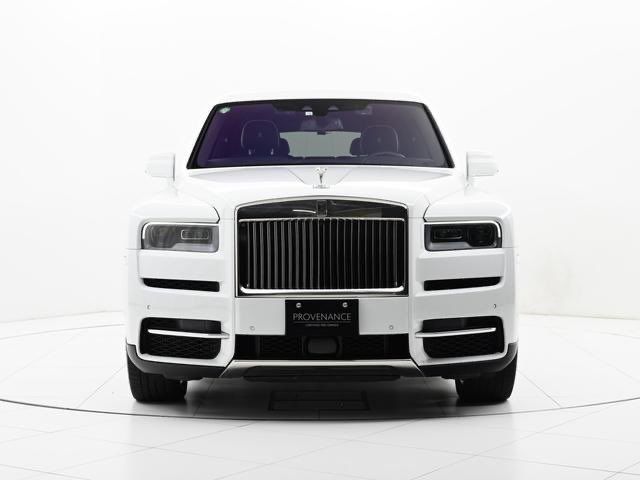 Подержанный Rolls-Royce Cullinan I, 6.7 л, 2020 в Дубае Белый цвет. Японская | AUTO.AE