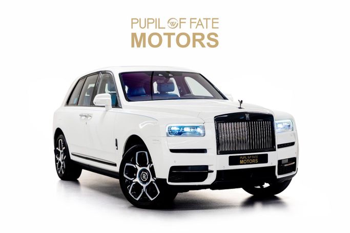 Подержанный Rolls-Royce Cullinan Black Badge I, 6.7 л, 2022 в Дубае от PUPIL OF FATE MOTORS Белый цвет. GCC | AUTO.AE