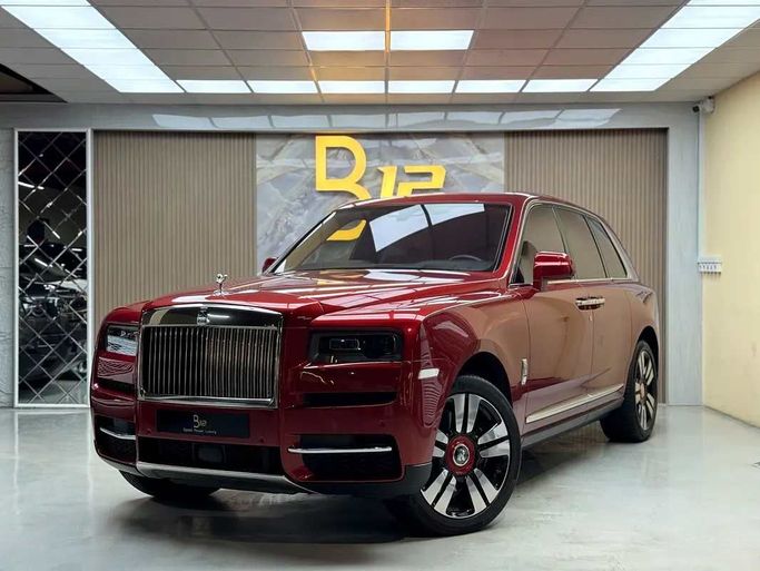 Подержанный Rolls-Royce Cullinan I, 6.7 л, 2020 в Дубае от B12 Motors Красный цвет. GCC | AUTO.AE