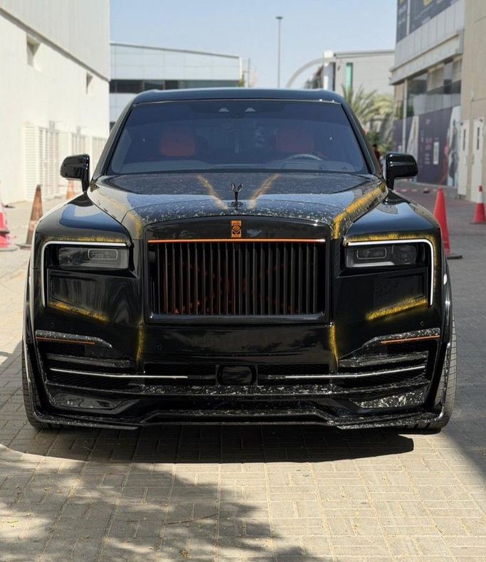 جديدة Rolls-Royce Cullinan أنا فيس ليفت, 6.7 l, 2024 في في دبي من Dourado Luxury Cars، اللون أسود. المواصفات الأوروبية | AUTO.AE | إعلان #235977