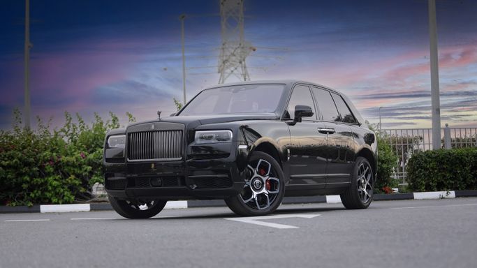 مستعملة Rolls-Royce Cullinan Black Badge I, 6.7 l, 2022 في في دبي من AL FAYEZ MOTORS، اللون أسود. المواصفات الأوروبية | AUTO.AE | إعلان #244195