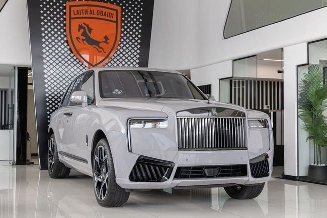 Новый Rolls-Royce Cullinan Black Badge I Рестайлинг, 6.7 л, 2026 в Дубае от Laith Alobaidi Motors Серый цвет. Европейская | AUTO.AE | Объявление #254307