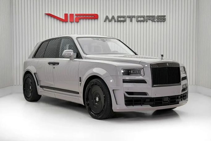 مستعملة Rolls-Royce Cullinan Black Badge I, 6.7 l, 2023 في في دبي من VIP Motors، اللون رمادي. مواصفات الخليج | AUTO.AE | إعلان #256321