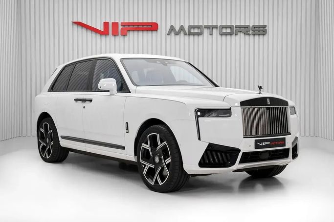 مستعملة Rolls-Royce Cullinan I, 6.7 l, 2021 في في دبي من VIP Motors، اللون أبيض. مواصفات الخليج | AUTO.AE | إعلان #256326