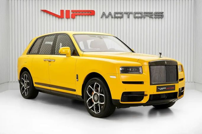 Подержанный Rolls-Royce Cullinan I, 6.7 л, 2022 в Дубае от VIP Motors Желтый цвет. GCC | AUTO.AE | Объявление #256328