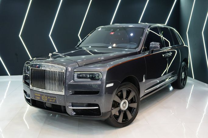 مستعملة Rolls-Royce Cullinan I, 6.7 l, 2020 في في دبي من Sanam Cars، اللون رمادي. مواصفات الخليج | AUTO.AE | إعلان #256386
