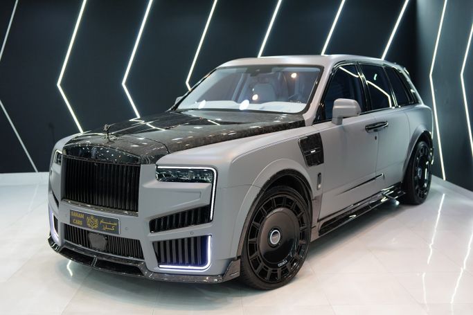 Подержанный Rolls-Royce Cullinan Black Badge I Рестайлинг, 6.7 л, 2025 в Дубае от Sanam Cars Серый цвет. GCC | AUTO.AE | Объявление #257783