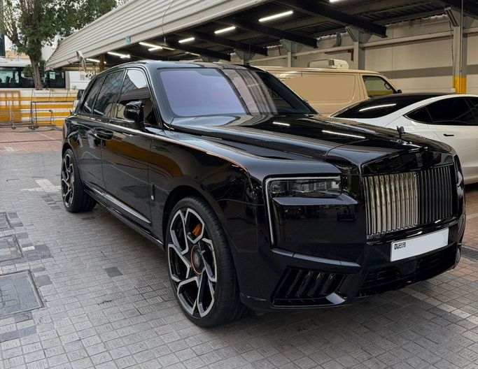 New Rolls-Royce Cullinan Black Badge I Facelift, 6.7 l, 2025 in Dubai, Black color. Japanese Specs | AUTO.AE | Listing #265314