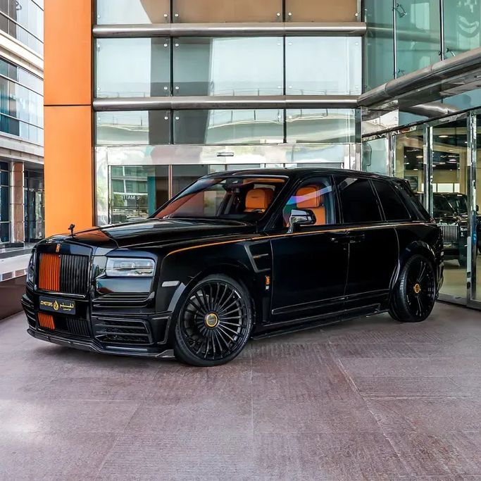 مستعملة ⁦Rolls-Royce Cullinan Black Badge RR31، 6.7 l، 2021⁩ في في الإمارات, دبي من Q Motors، اللون أسود. المواصفات الأوروبية | AUTO.AE | إعلان #289007