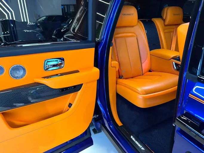مستعملة Rolls-Royce Cullinan Mansory RR31، 6.8 لتر، 2021 في الإمارات، دبي من GE Motors، اللون أزرق. المواصفات الأوروبية | AUTO.AE | إعلان #295574 — صورة 19 من 20