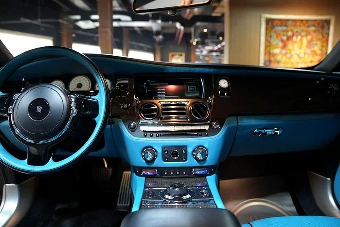 Подержанный Rolls-Royce Dawn, 6.6 л, 2018 в Дубае от 8 Ba Motors Черный цвет. GCC | AUTO.AE