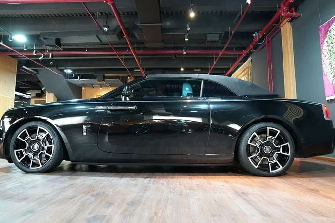 Подержанный Rolls-Royce Dawn, 6.6 л, 2018 в Дубае от 8 Ba Motors Черный цвет. GCC | AUTO.AE