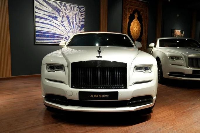 Подержанный Rolls-Royce Dawn, 6.6 л, 2019 в Дубае от 8 Ba Motors Белый цвет. Японская | AUTO.AE