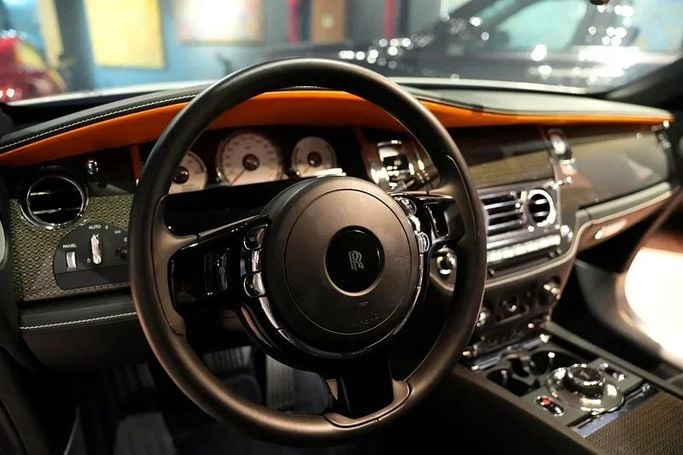 Подержанный Rolls-Royce Dawn, 6.6 л, 2019 в Дубае от 8 Ba Motors Белый цвет. Японская | AUTO.AE