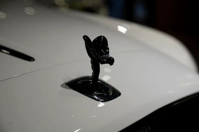 Подержанный Rolls-Royce Dawn, 6.6 л, 2019 в Дубае от 8 Ba Motors Белый цвет. Японская | AUTO.AE