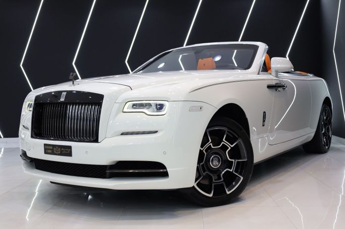 Подержанный Rolls-Royce Dawn, 6.6 л, 2017 в Дубае от Sanam Cars Белый цвет. GCC | AUTO.AE