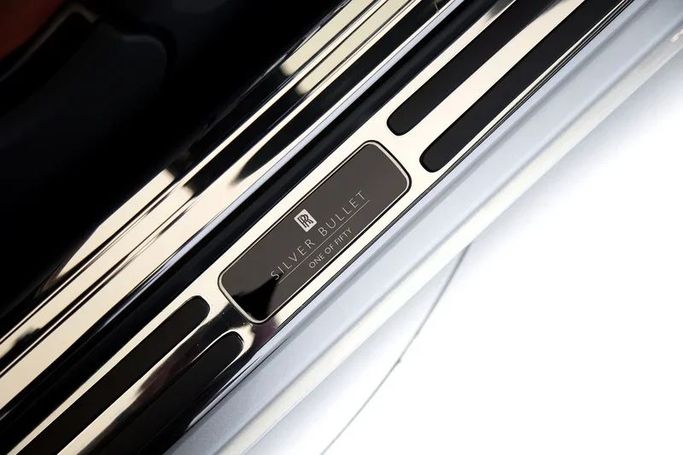 Подержанный Rolls-Royce Dawn, 6.6 л, 2021 в Дубае от Exotic Cars Серебристый цвет. Other | AUTO.AE