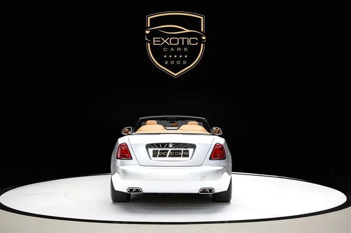 Подержанный Rolls-Royce Dawn, 6.6 л, 2021 в Дубае от Exotic Cars Серебристый цвет. Other | AUTO.AE