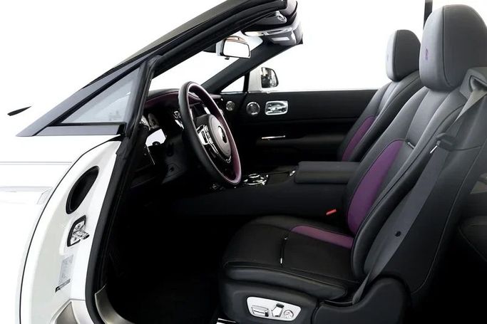 Подержанный Rolls-Royce Dawn, 6.6 л, 2019 в Дубае от Exotic Cars Белый цвет. Other | AUTO.AE