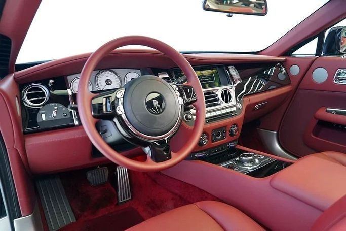 Подержанный Rolls-Royce Dawn, 6.6 л, 2018 в Дубае от Exotic Cars Черный цвет. Other | AUTO.AE