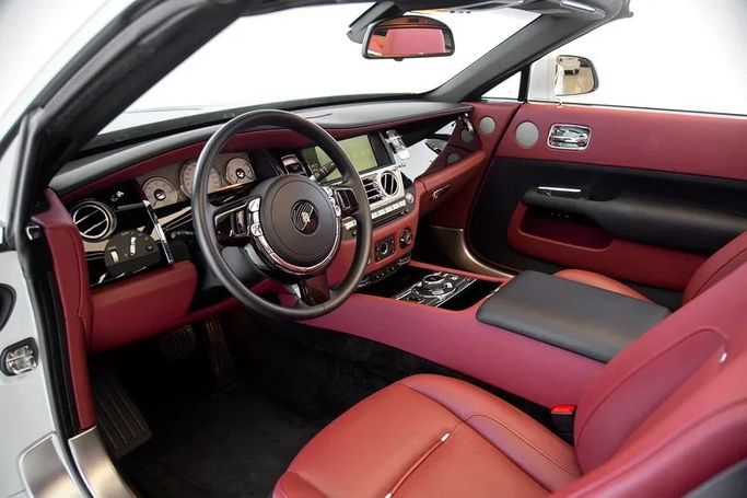 Подержанный Rolls-Royce Dawn, 6.6 л, 2017 в Дубае от Exotic Cars Белый цвет. Other | AUTO.AE