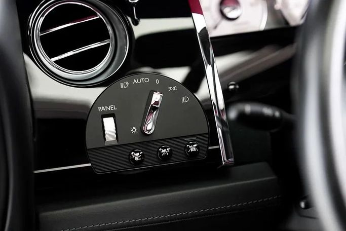 Подержанный Rolls-Royce Dawn Black Badge, 6.6 л, 2018 в Дубае от Exotic Cars Черный цвет. Other | AUTO.AE