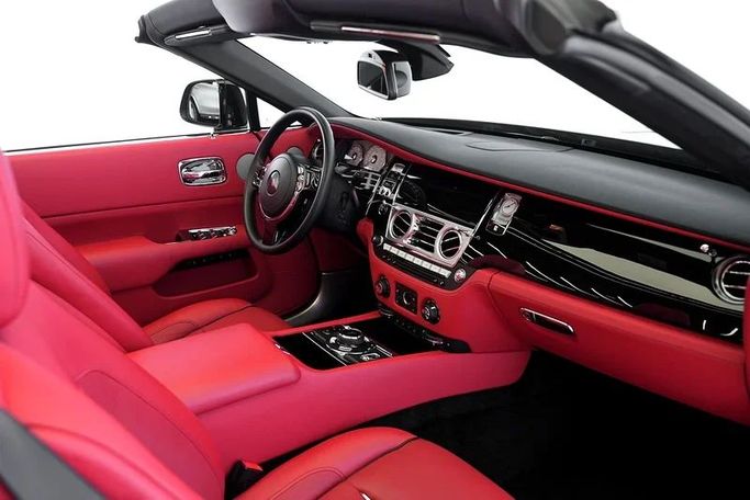 Подержанный Rolls-Royce Dawn, 6.6 л, 2017 в Дубае от Exotic Cars Черный цвет. Other | AUTO.AE