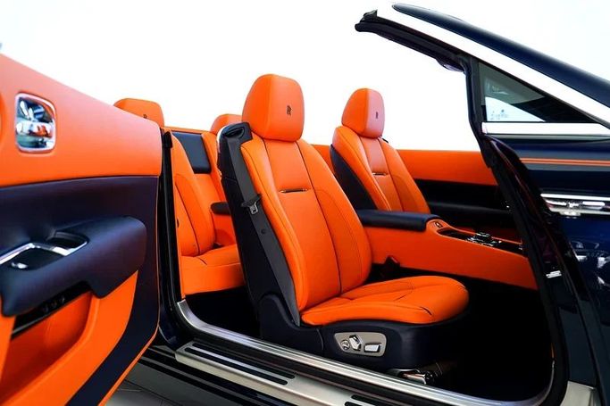 Подержанный Rolls-Royce Dawn, 6.6 л, 2017 в Дубае от Exotic Cars Синий цвет. Японская | AUTO.AE