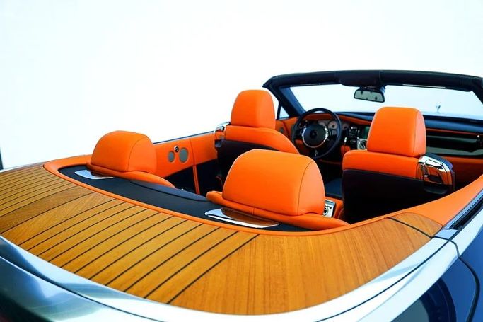 Подержанный Rolls-Royce Dawn, 6.6 л, 2017 в Дубае от Exotic Cars Синий цвет. Японская | AUTO.AE