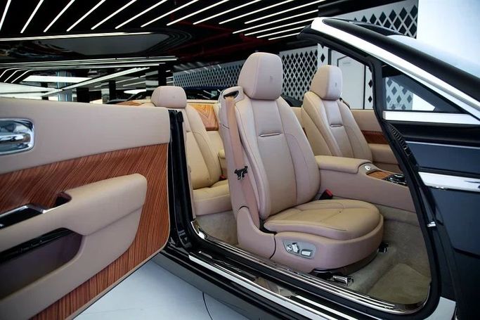 Подержанный Rolls-Royce Dawn, 6.6 л, 2016 в Дубае от Exotic Cars Синий цвет. Other | AUTO.AE