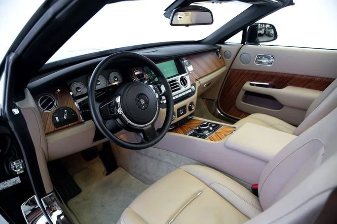 Подержанный Rolls-Royce Dawn, 6.6 л, 2016 в Дубае от Exotic Cars Синий цвет. Other | AUTO.AE