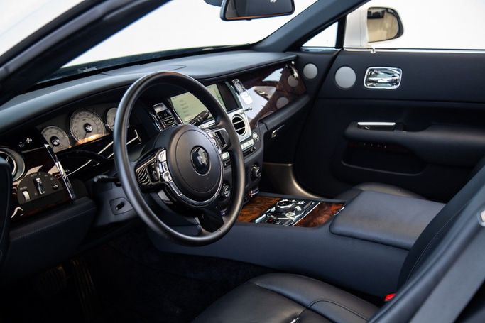 Used Rolls-Royce Dawn, 6.6 l, 2016 in Dubai by Exotic Cars, White color. Other | AUTO.AE