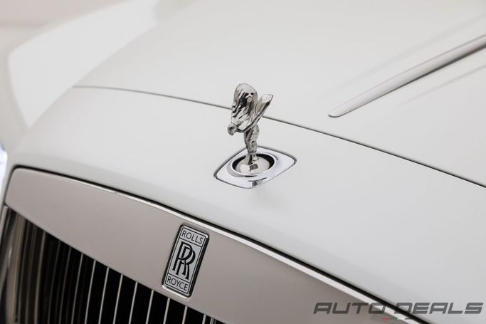 Подержанный Rolls-Royce Dawn, 6.6 л, 2016 в Дубае от AUTO DEALS Белый цвет. GCC | AUTO.AE