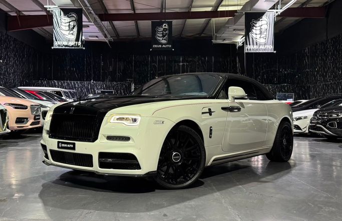 مستعملة Rolls-Royce Dawn Black Badge, 6.6 l, 2017 في في دبي من Zeus Motors، اللون أبيض. المواصفات الأوروبية | AUTO.AE | إعلان #258708