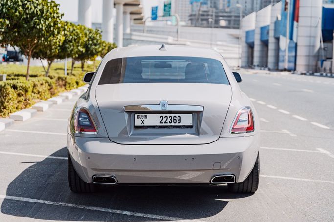Rolls-Royce Ghost Extended II, 2023 business sedan extended for rent in Dubai by POF RENTAL, grey color | AUTO.AE