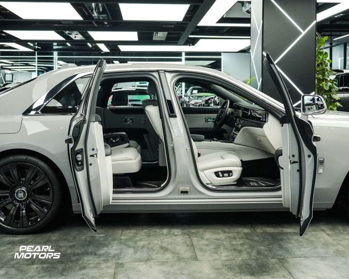 Новый Rolls-Royce Ghost II, 6.7 л, 2021 в Дубае от Pearl Motors Серебристый цвет. Европейская | AUTO.AE