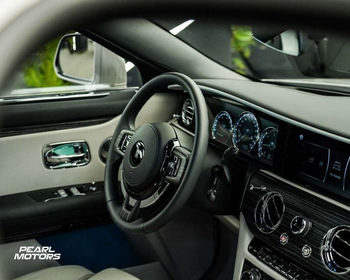 Новый Rolls-Royce Ghost II, 6.7 л, 2021 в Дубае от Pearl Motors Серебристый цвет. Европейская | AUTO.AE