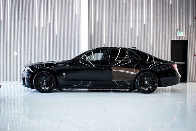 Новый Rolls-Royce Ghost Black Badge II, 6.7 л, 2023 в Дубае от Maestro Motors Черный цвет. Европейская | AUTO.AE