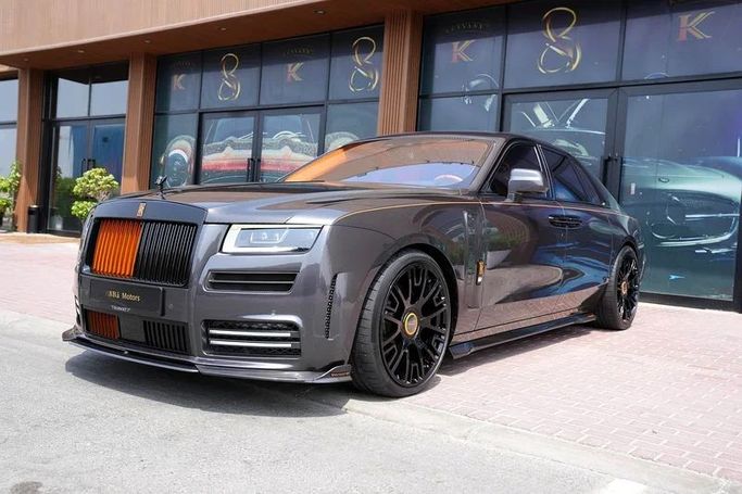 Подержанный Rolls-Royce Ghost Black Badge II, 6.7 л, 2022 в Дубае от 8 Ba Motors Серый цвет. Европейская | AUTO.AE