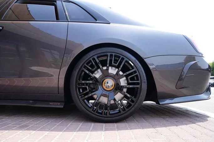 Подержанный Rolls-Royce Ghost Black Badge II, 6.7 л, 2022 в Дубае от 8 Ba Motors Серый цвет. Европейская | AUTO.AE