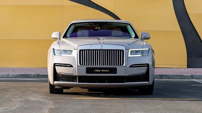 Подержанный Rolls-Royce Ghost Black Badge II, 6.7 л, 2021 в Дубае от 8 Ba Motors Серый цвет. GCC | AUTO.AE