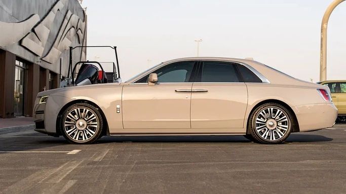 Подержанный Rolls-Royce Ghost Black Badge II, 6.7 л, 2021 в Дубае от 8 Ba Motors Серый цвет. GCC | AUTO.AE