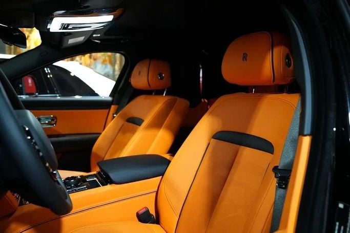 Подержанный Rolls-Royce Ghost II, 6.7 л, 2023 в Дубае от 8 Ba Motors Черный цвет. GCC | AUTO.AE