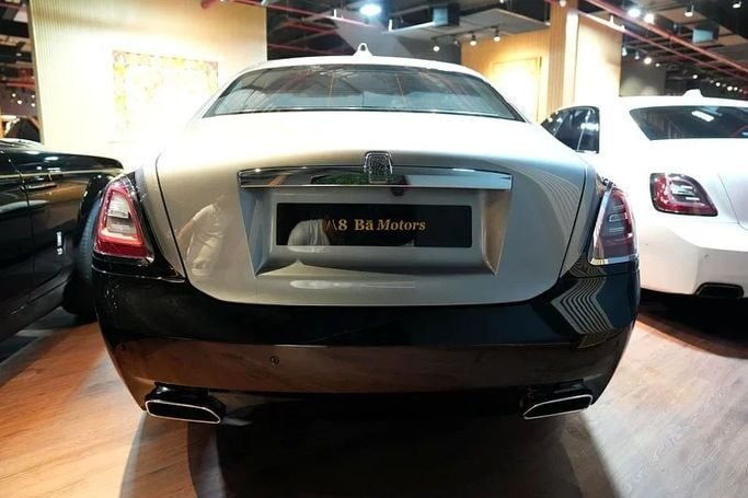 Подержанный Rolls-Royce Ghost II, 6.7 л, 2023 в Дубае от 8 Ba Motors Черный цвет. GCC | AUTO.AE