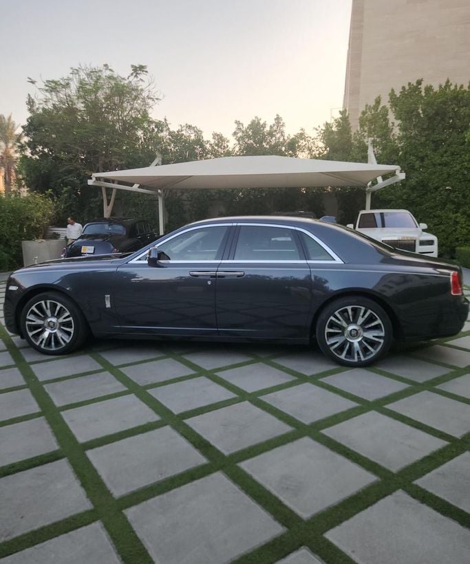 Used Rolls-Royce Ghost I Facelift (Series II), 6.6 l, 2019 in Dubai, Grey color. GCC Specs | AUTO.AE