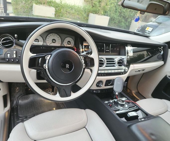 Used Rolls-Royce Ghost I Facelift (Series II), 6.6 l, 2019 in Dubai, Grey color. GCC Specs | AUTO.AE