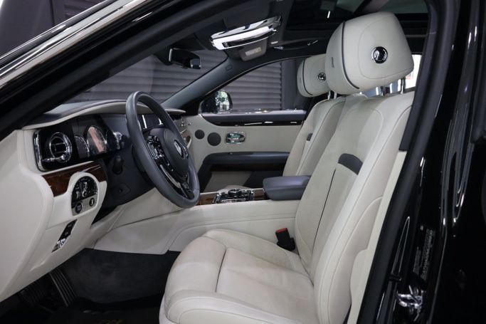 Used Rolls-Royce Ghost II, 6.7 l, 2021 in Dubai by Sanam Cars, Black color. GCC Specs | AUTO.AE
