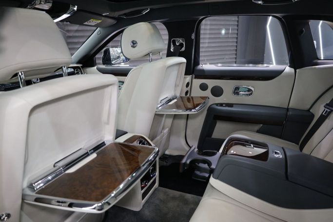 Used Rolls-Royce Ghost II, 6.7 l, 2021 in Dubai by Sanam Cars, Black color. GCC Specs | AUTO.AE