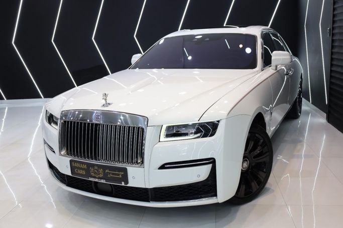 Подержанный Rolls-Royce Ghost II, 6.7 л, 2021 в Дубае от Sanam Cars Белый цвет. GCC | AUTO.AE
