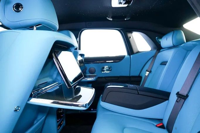 Новый Rolls-Royce Ghost Black Badge II Рестайлинг (Series II), 6.7 л, 2025 в Дубае от Exotic Cars Черный цвет. GCC | AUTO.AE